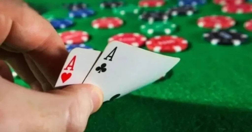 Xì Dách Có Nên Mua Bảo Hiểm Không